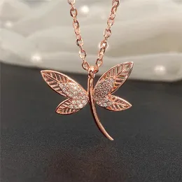 Pendanthalsband Huitan Luxury Rose Gold Color Dragonfly Necklace For Women Romantic Bridal Wedding Neck Brilliant Cz Jewelry