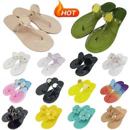 2023 Sandalias de verano diseñador blanco negro mujer diapositivas zapatillas de charol miller deslizadores de tanga metálicos chanclas diapositivas zapatillas de mujer zapatos al aire libre