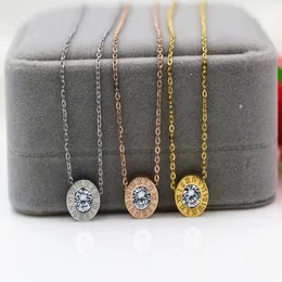 Exclusivo collar de diamantes de moda real s letra de doble cara redonda números romanos romanos necklace253x