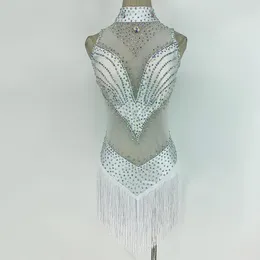 Desgaste de la etapa Falda blanca de baile latino Diseño de mujer Borla profesional Tango Rumba Chacha Señora Vestido de baile de competición