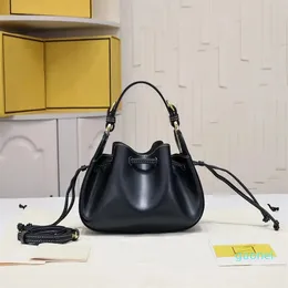 Hieleven bucket bag store