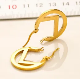 Gioielli da donna semplici Orecchini a bottone Mai sbiaditi Placcatura in oro 18 carati Lettera di marca Designer Orecchino in acciaio inossidabile Geometria Anulus Anello per l'orecchio Accessori di moda