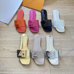 Designer feminino Shake Slippers Fashion Leather Fashion Slipper Slipper Bottom Verão Sapatos de Praia Sandálias Designer Novo Estilo Mulheres Lazer Sliders Sliders