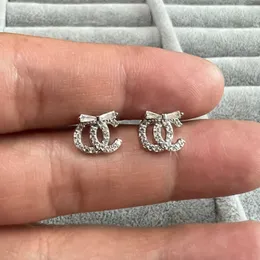 Women Designer Studs Söta storlek Vita diamanter Titanium Steel Fashion Par örhängen