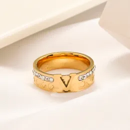 Marca de designer de alta qualidade letras extravagantes anel ouro aço inoxidável carta banda anéis de cristal moda feminina homens jóias de casamento presentes de festa