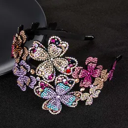 Andra modetillbehör Stora blommor med breda sidor Huvudkläder lyxigt pannband för kvinnor Rhinestone Nonslip Border Girl Hairpin Fancy Hair Accessories J230525