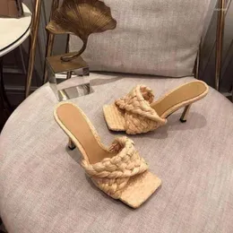 أحذية Botteg Venetas ذات الجودة العليا في باريس الصيفية المدرج الصيفي النسيج النسيج جديلة النعال الجلدية نساء 2023 High Heels Brand Square Peep Toe Slides