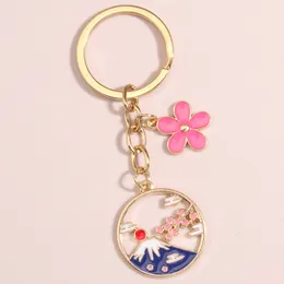 Portachiavi del fumetto Giappone Fuji Mountain Sakura Portachiavi Fiore Smalto Portachiavi Souvenir Regali per le donne Uomini Gioielli fatti a mano fai da te