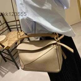 Mesmo designer clasic mini dama 2023 bolsas loewsbag geométrico de moda costurada bolsa de couro feminino travesseiro de mão 6l9h