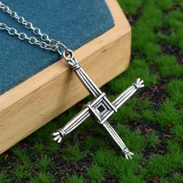 Łańcuchy 10pcs moda gotycka Irlandia St. Brigid's Cross Naszyjnik dla kobiety mężczyzny chrześcijańska religia biżuteria