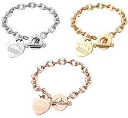 2023 Nya berömda smycken kvinnor 3 färger älskar armband armband rostfritt stål guldhjärta armband för födelsedagsfest present för kvinnor