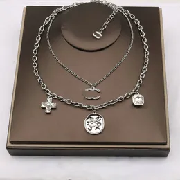 Collana di design di lusso Collane placcate in oro 18 carati Girocollo a catena con nappe Ciondolo a forma di lettera Accessori per gioielli da sposa da donna