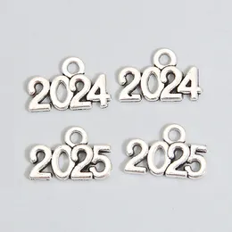100pcs numara 2024 2025 yıllık takılar harf kolye DIY el yapımı metal alaşım takılar için gümüş renk