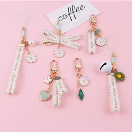 Key Rings Korean Fashion Flower Lace Ribbon Cute Daisy Pendant Car Keychain Bracket Package Charm Accessories G230526