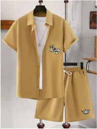 Conjunto de 2 piezas para hombre, camisa de manga corta con estampado gráfico de corona y pantalones cortos con cordón