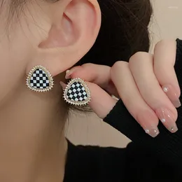 Studörhängen vsnow Temperament Bling Rhinestone Triangle Earings For Women Black White Grid Geometric Metal Smycken