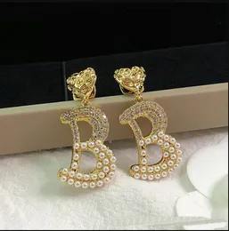 Nowy Big B Letter Dangle Pearl Kolczyki Temperament Moda Osobowość Długa kolczyka Tassel Women Ear Studs Designer Biżuteria BE02