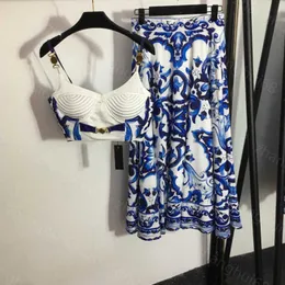 23ss conjunto de falda de ropa de diseñador para mujer Top de cuello halter de lavado de pecho con retrato personalizado con estampado de porcelana azul y blanca cintura alta media falda conjuntos ropa de mujer a1