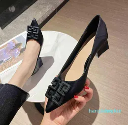 Thick real cowhide 2022 spring new low top shallow mouth medium shoes women039s Korean version pointed high heels9972064