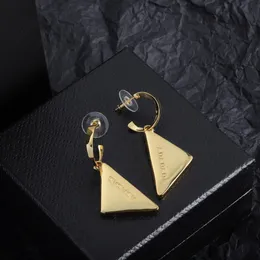 Kvinnor Designer Triangulära örhängen dinglar guldbåge