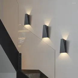 Lampa ścienna minimalistyczna nowoczesna design sztuka nordycka oświetlenie wewnętrzne estetyczne przemysłowe miroir mural JW0110