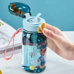 Water Sippy Cup ze słomkową kreskówką ostrogi butelki z wodą na zewnątrz przenośny napój butelka dla dzieci Piękny kubek