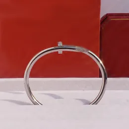 Amanti Bracciagola per unghie Donne in acciaio inossidabile Bracciale per chiodi aperte nelle mani Accessori per ragazze natalizie all'ingrosso