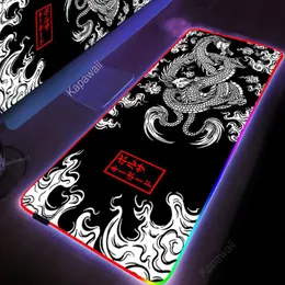 Kuddar utrymme rgb mus pad svart gamer tillbehör Stora LED -lätta mousepads xxl gaming pc dator mattan med bakgrundsbelyst drake skrivbord matta