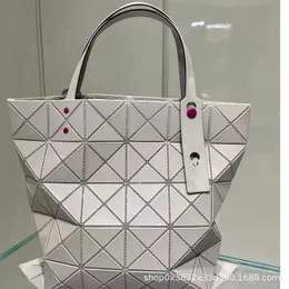 Yt Factory Purse 2024 New March Wallet Limited Life Six Grid Mist Sanzhai Polarised Cream White Original Samma botten Diamond Shoulder Bag Luxury Tote