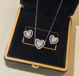 Luksusowy g marki miłosne projektant sercowego wisiorka dla kobiet słodkie słodkie białe lśniące diament s925 srebrny naszyjnik na impreza biżuteria ślubna