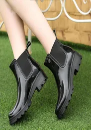 Femmes bottes de pluie dames bande élastique solide cheville en caoutchouc talon plat imperméable charme bottes de pluie 2016 nouveau Design de mode PVC 3159268