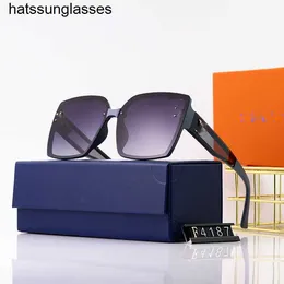 2022 Nya gradient solglasögon polariserande glasögon mode solskade box kvinnors trend solglasögon två för en