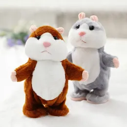 دمى Plush Drop 18cm Talking and Walking Hamster Toys تتحدث صوت كرر كهربائيًا محشوًا بالأطفال 230526