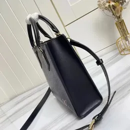 2023 Pochette crossbody väska med box rektangel rymlig messenger lyxdesigner kvinnor handväskor purses cluth wellets äkta läder mode telefonpåsar