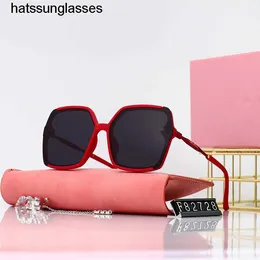 2022 Neue polarisierte Sonnenbrille mius Driving Street Photographs for Women TR Sonnenbrille Net Red Thin Metal Tide Glasses zwei für eins