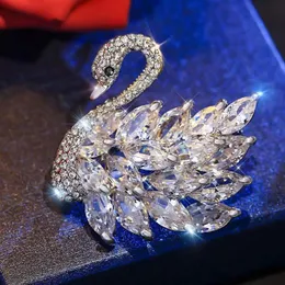 Luxury temperament swan brooch for women's ins high beauty classic suit accessories, high-end design sense, versatile pins
