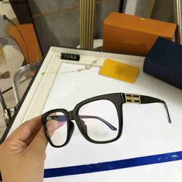 2023 Modne okulary Dwa dla jednej szklanki mężczyzn i damskiej szklanki szklanki ramy metalowy optyczny w stylu soczewki na żywo płaski obiektyw na żywo