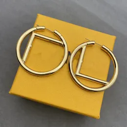 Luksusowy stadninę Big Gold Hoop kolczyk dla Lady Women Designer Jewelry Classic Big Circle 18K Gold Planed Farring F Letter Walentynki Prezent Zaangażowanie na pannę młodą Dhgate