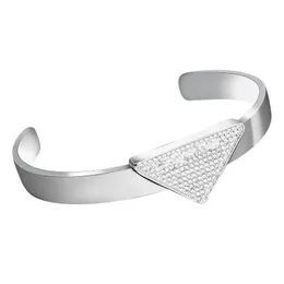 925 Silverpläterade kärleksarmband Bangle Invertered Triangle Letter Designer Armband Fashion Womens Cuff Diamond Armelets smycken Party Luxury Armband Chain Chain