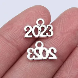 Charms 40pcs 14x9 mm Numer 2023 LAT LITERS W TUMPLETOR DIY Ręcznie robione metalowa biżuteria z Accessorie