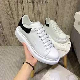 Casual Shoes Designer Leather Lace Up Plateforme Men Fashion Platform Sneakers White Black Mens Womens Luxury Velvet Suede Mc Queens McQueens Alexanders 3W48