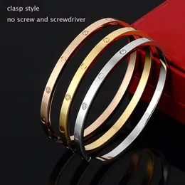 Classic 4mm Thin Titanium Steel Love Armband Luxury Fashion Bangle With Clasp C Armband för män och kvinnors engagemangsmycken storlek 16-19cm