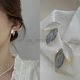 Stud 1Pair Women Trendy Earstuds Metal Fresh Lovely Sweet Grey Leaf Stud Earrings 2023 mode Nya koreanska örhänge Enskilda smycken J230529