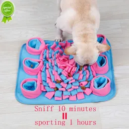 Новая домашняя собака обнюхивает коврики домашних животных интерактивные игровые игрушки обнаруживают, что продовольственная одеяла собаки кормление подушни