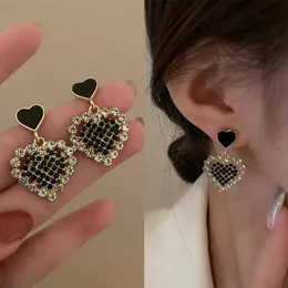 Elegant Trendy Heart Earring Women Classic Black White Stud Earrings Female Fashion Earrings Female Jewelry