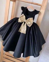 女の子のドレスガールズキャップスリーブの黒い誕生日ドレス