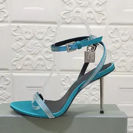 Skórzany jedwabny szczupły obcasy Summer Luksusowe designerskie buty ślubne przy imprezie ślubne modne i wszechstronne damskie buty sandały 10,5 cm 35-43+pudełko