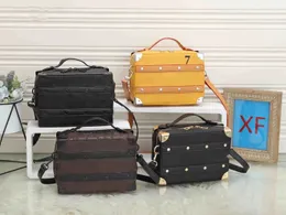 Ly Designer Handle Soft Trunk Box Shoulder Bags Messenger Cross Body Monograms Mirror Präglade läderbokstäver Handväskor Mini Bagage