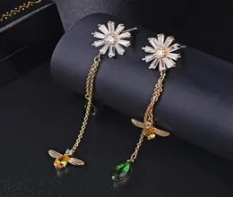 Cuelga la lámpara LZX Trendy Bee Daisy Flower Shape Korean Long Tassel Drop Earrings para mujeres Wedding Party Gold Color Jewelry 5540885