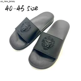 Tofflor lejonhuvud svarta avslappnade tofflor män mode utomhus anti-halk strand flip flops pvc manlig mjuk platt skor inomhus dusch toffel j230530